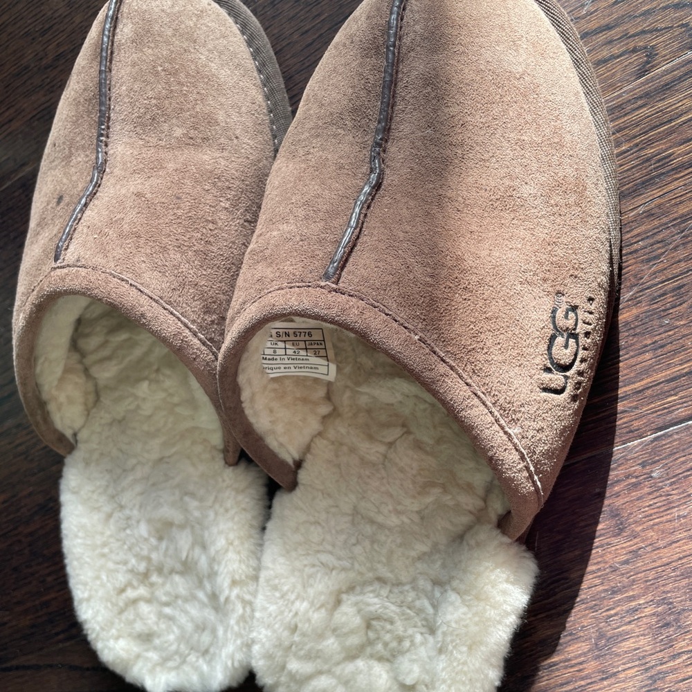 UGG Men Tan Suede Slippers US9